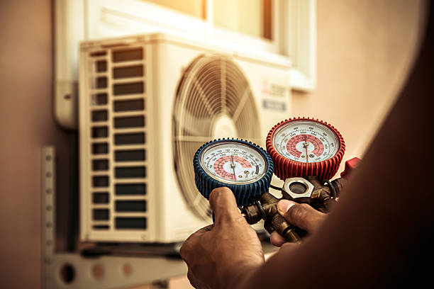 Professional Hvac technician working in Pine Island, TX
